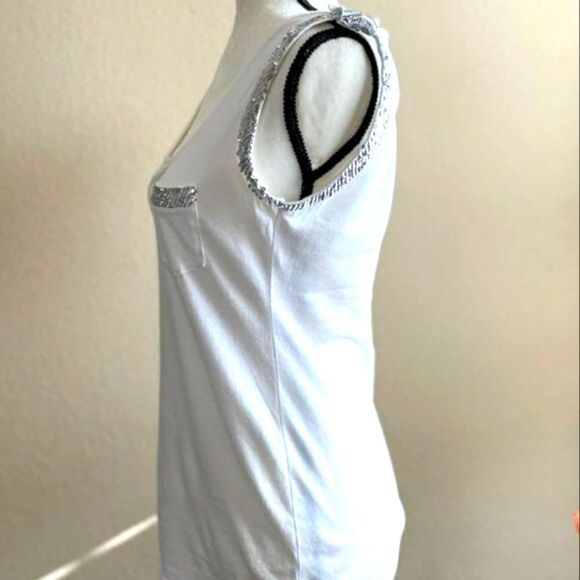 Express elegant white top with sequin details - Picture 3 of 6